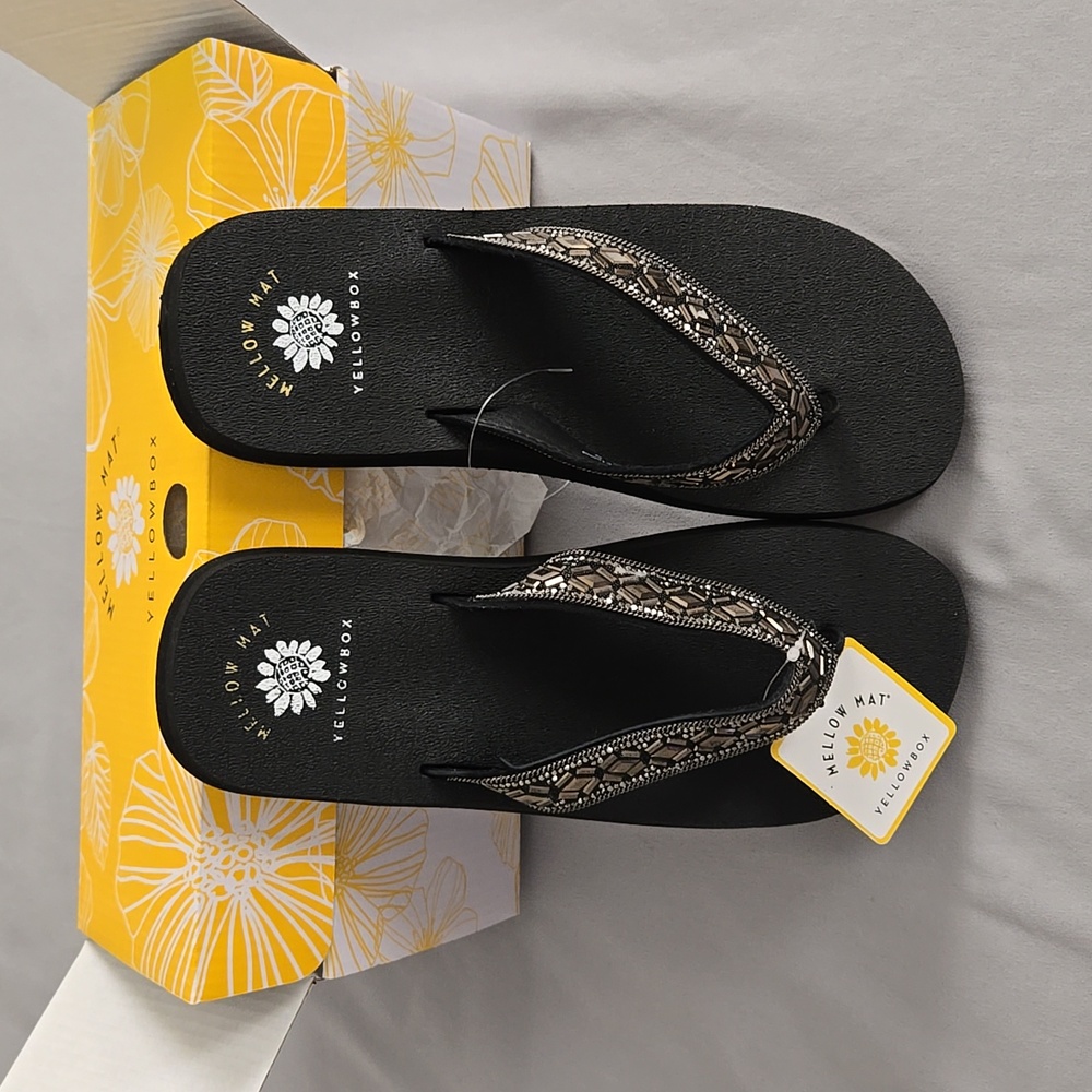 Yellow Box black flip flops size 9
